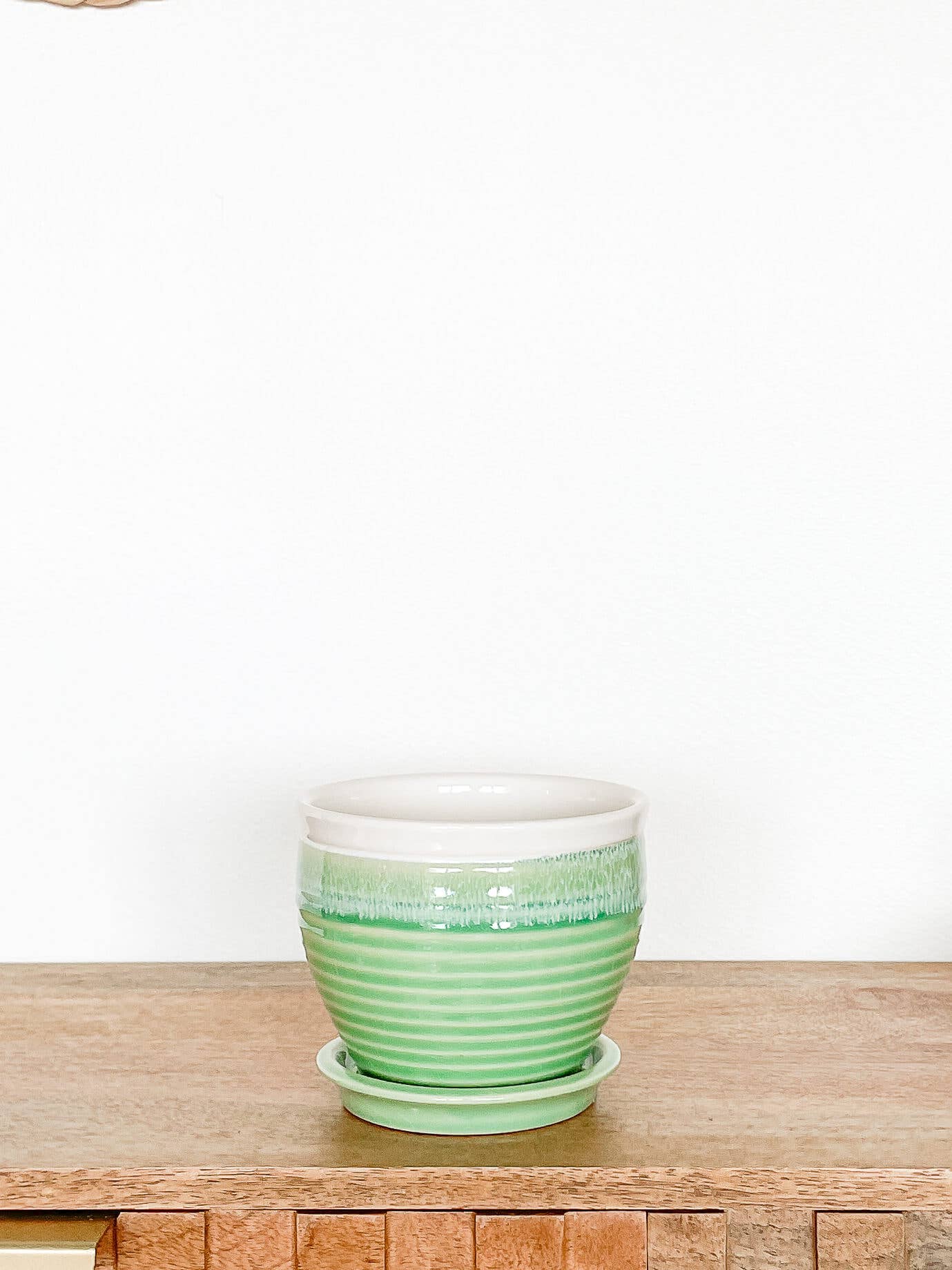 Willow Ceramic Planter Pot, Drainage Hole & Attached Saucer